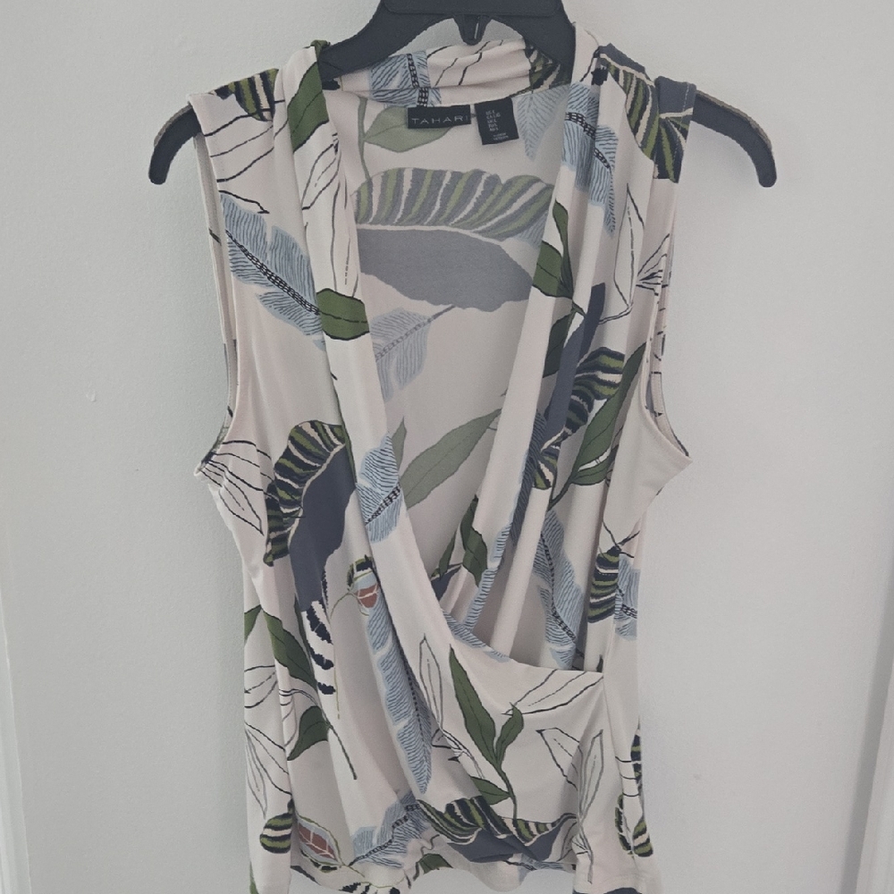 Tahari Women's Sleeveless Leaf Print Blouse - Green and Gray